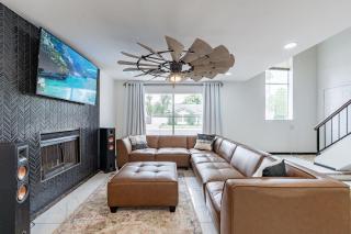 Family Fun House with FREE Heated Pool & Hot Tub & Game Room & Mini Golf in Chandler - Chandler - 6
