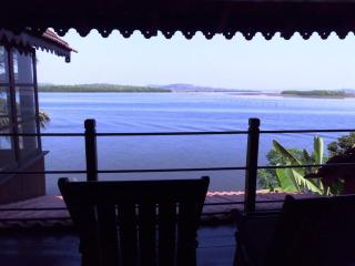 WOODEN CHALET ON THE RIVER BANKS - Goa Velha - 0