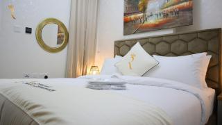 Chalet 2BR Duplex Apartment in Masdar city - Abu Dhabi - 4
