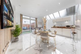 Elegant Oasis - 2 Bed - Garden - 65 inch TV & Netflix - 7