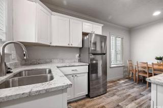 Cute Entire small House with Large Yard! Pets Welcome! - West Valley City - 9