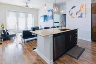 Modern 2BR Luxury, Living space - Dallas - 4