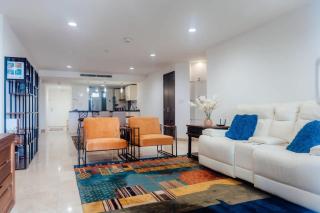 The Elegance of Oasis -3BR Apartment Beach Front - Palm-Eagle Beach - 2