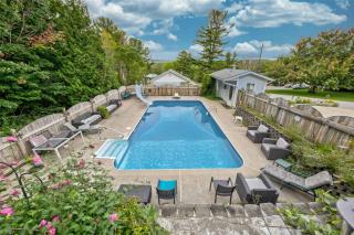 Cozy Cottage Retreat: HotTub, PingPong/Pool Table, Heated Pool, Fireplace - Penetanguishene - 7