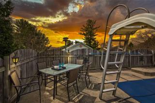 Cozy Cottage Retreat: HotTub, PingPong/Pool Table, Heated Pool, Fireplace - Penetanguishene - 5