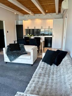 Remarkables View - Te Wai Retreat - 8