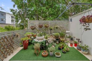 Stunning 3-bedroom Townhouse - Brisbane - 2