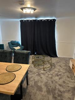 Lovely Two Bedroom Flat - 7