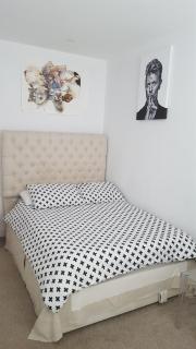 Family home with easy commute to London! - Croydon - 6