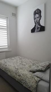 Family home with easy commute to London! - Croydon - 8