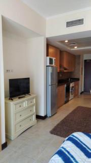 Click Stay - JLT - Entire Studio & Balcony Lakes view Apartment -AM - 2