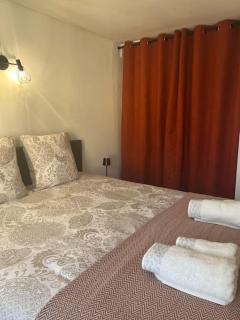 appartement. 2 à 4 pers. lit Queen-size. Au calme. - Valréas - 2