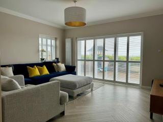 3 bed Garden Apt, Clifftop, sleeps 8 with parking and Lazy Spa - 5