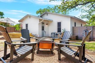 The Birdhouse - Hot Tub Pool & Fire Pit - Fredericksburg - 3