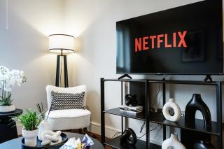 Stunning 2 bed, 2 bath high rise property minutes from Canary Wharf - 6