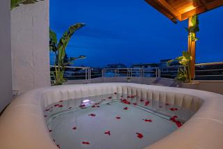 Coral Paradise Luxury Jacuzzi Suite & Pool View - Kremasti - 2