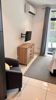 Comffy Cozzy Studio - Embassy Gardens - 5