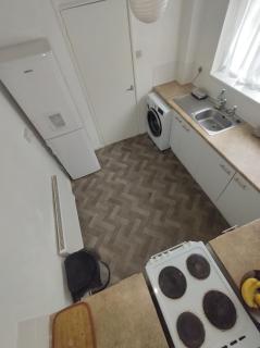 Homestay near a station and park - Longbridge - 3