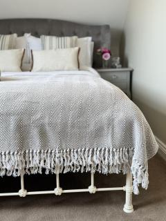 'BRAMLEY FALL COTTAGE'- Attached Cottage,3 Bedrooms-1 on ground level, SLEEPS 6-2 Bathrooms, 9 mins to Sandy Wittering Beach, 5 mins from Southend Barns, Child friendly,Small Breed Dog Friendly 2 max, Parking-EV Point - 3