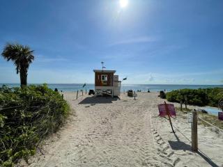 Amazing Ocean Views At Lyfe Resort By rent4us - Hollywood - 8