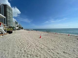 Amazing Ocean Views At Lyfe Resort By rent4us - Hollywood - 7
