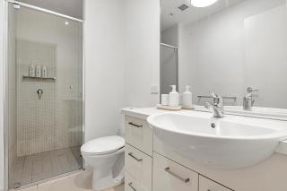 Sea View, Gym & Pool, 2 bedrooms 2 bathrooms - Melbourne - 3