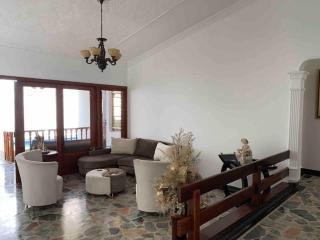 Lujosa casa, excelente sector, amplia con piscina - Cúcuta - 9