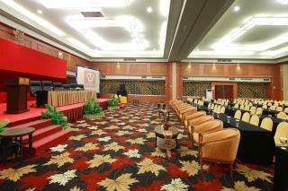 Pangeran Beach Hotel - Padang - 2