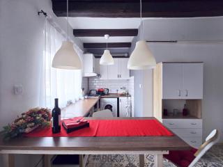 Cozy Nest Hideaway near Grand Boulevard bus line 9 - 1