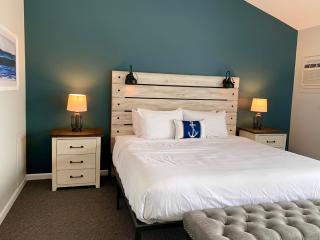 Smuggler's Cove Inn - Boothbay - 1