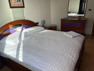 Ellie's Sunset Beach Apartment - 1