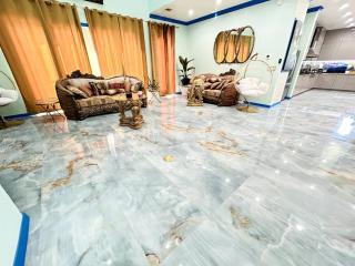 Luxury Palace / Vacation Home - Alvin - 2
