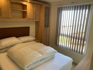 6 berth caravan hire close to Fantasy Island - Ingoldmells - 1