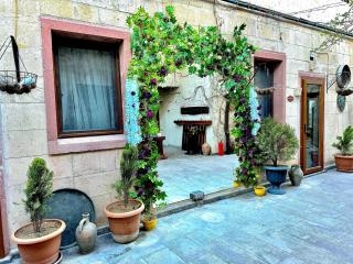 THE RED HORSE HOTEL - 2