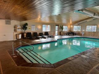 Crossroads Hotel - 2