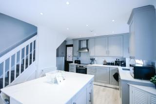 Modern Home - Contractors welcome - Cheshunt - 6