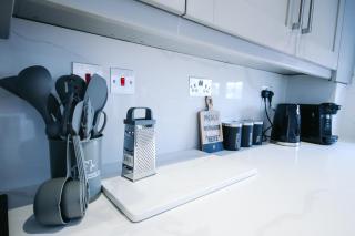 Modern Home - Contractors welcome - Cheshunt - 5