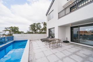 Ddosi Aewol Pool Villa - Jeju - 1