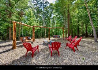 Cozy Cabin 3br, Hot tub, playset, Near Everything! - Broken Bow - 2