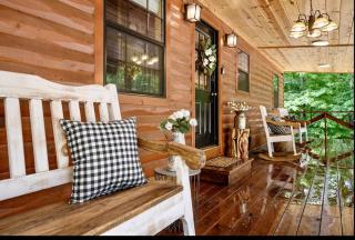 Cozy Cabin 3br, Hot tub, playset, Near Everything! - 1