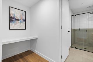 Modern Apartment on Burgundy precinct & Parklands - Melbourne - 1