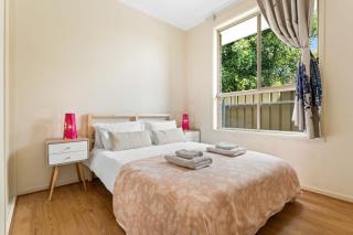 3BR Home-City Fringe Location-Free WiFi & Parking - 7