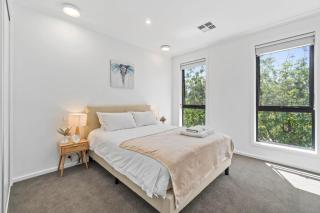 New Luxury Stylish Elegant Townhouse for Families - Broadview - 2