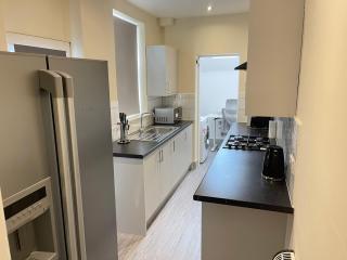 Hometel Digs Morden Comfy Home Can Sleep 11 - Leicester - 4