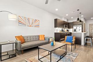 TWO Stylish Westgate CozySuites by stadium with pool! - Glendale - 0
