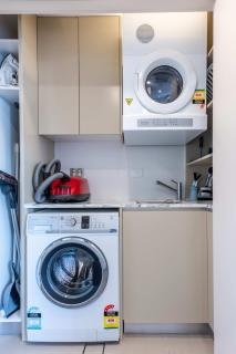 Comfy 1-Bed Apartment in Perfect Location - Sydney - 2
