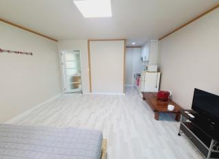 Gapyeong Chorok Jeongwon Gyegok Dokchae Pension - Gapyeong - 2