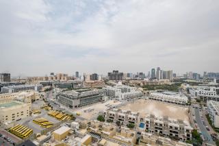 Beautiful 1BR apartment at Binghatti Heights, JVC by Deluxe Holiday Homes - Dubai - 5