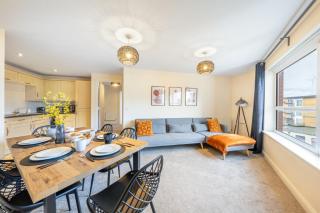 2 Bedroom Apartment in Hatfield - Gated Free Parking - Amazing for Contractors - Private Bathrooms - Near University & Business Park - Big savings on Longer Stays - Hatfield - 0