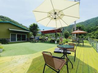 Gapyeong Chorok Jeongwon Gyegok Dokchae Pension - Gapyeong - 0